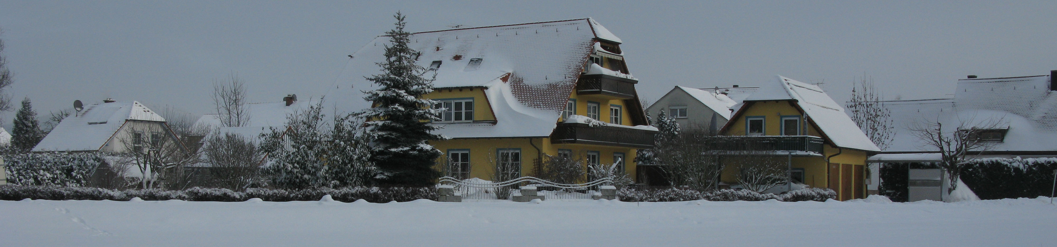 Panorama Anwesen Fliederweg 29 in Eggolsheim im Winter 2010